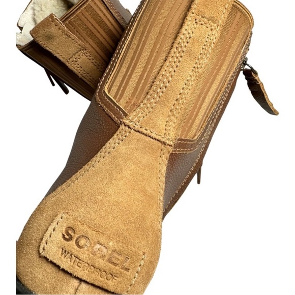 Sorel Phoenix Lace Shearling Boots NWOT
Size 8 - Picture 10 of 12